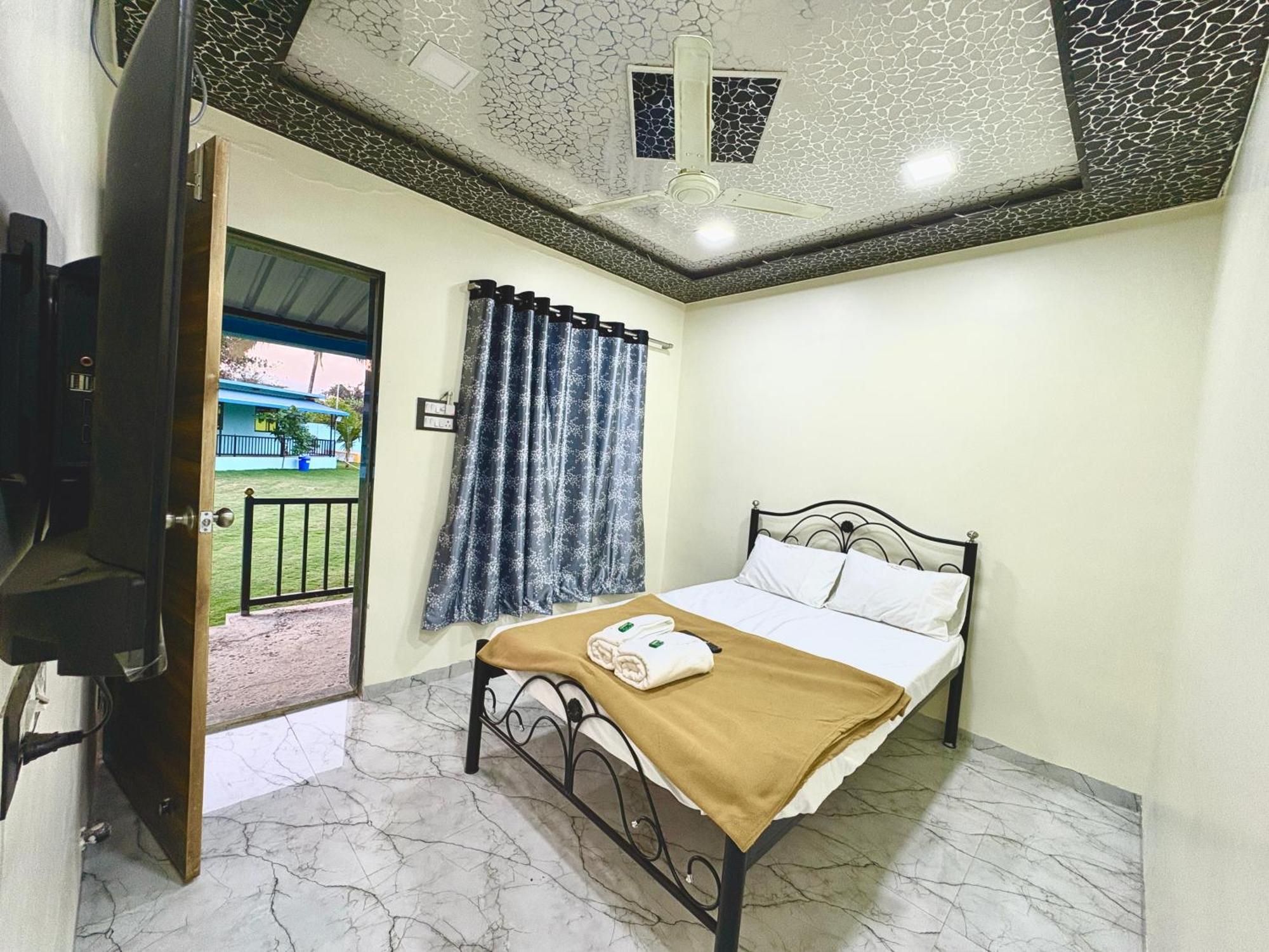 Deep Bhavani Resort Карджат Екстер'єр фото